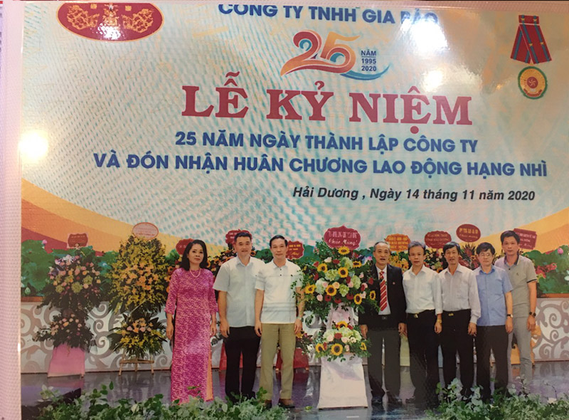 Các Đoàn Đại Biểu Khách Quý Lên Tặng Hoa Chúc Mừng Công Ty TNHH Gia Bảo